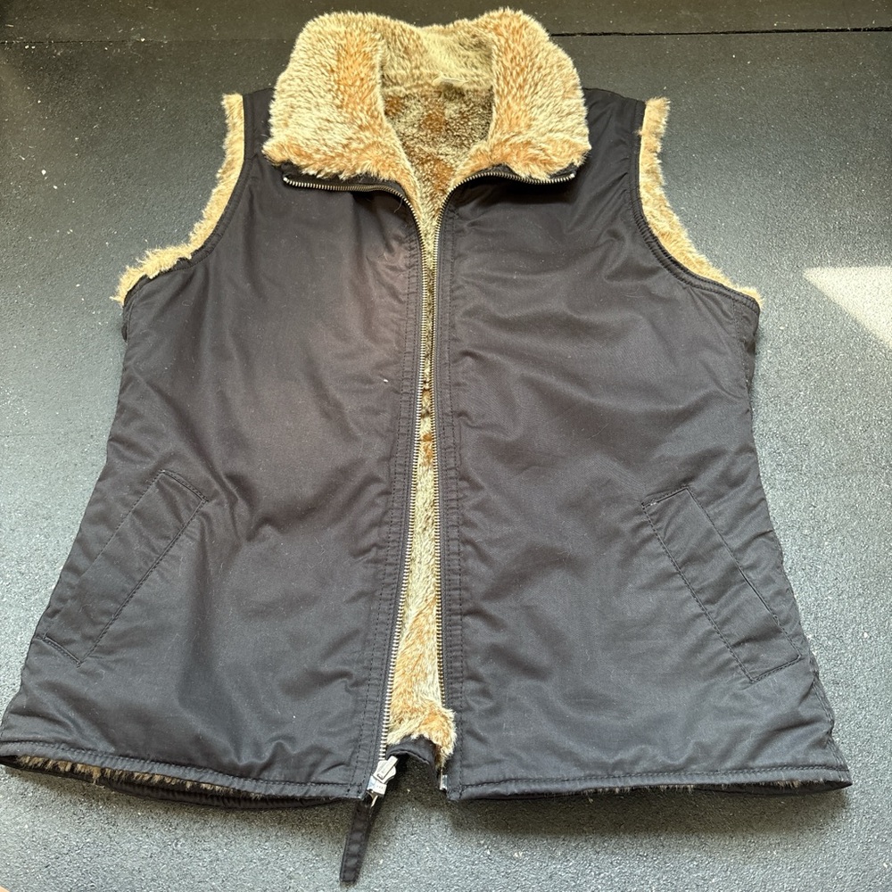 GAP Black and Tan Quilted Vest with Faux Fur Collar